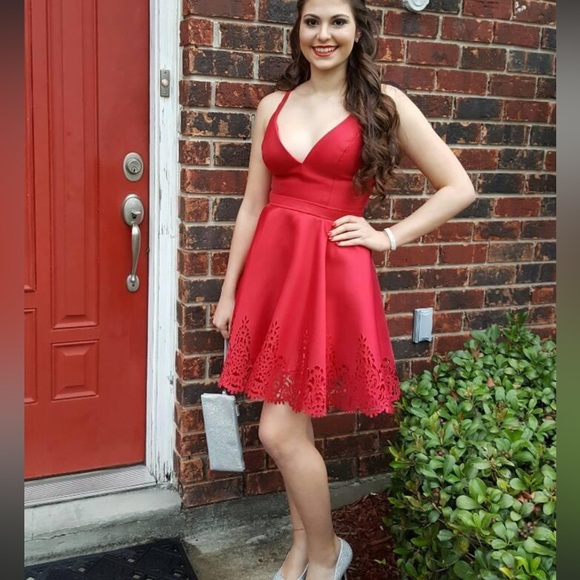 Short red dress - Picture 9 of 9